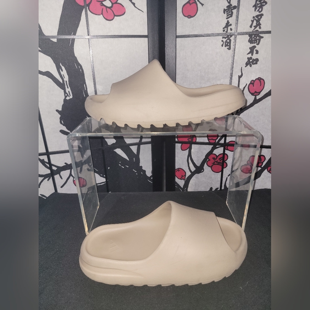 Yeezy Cream Slides